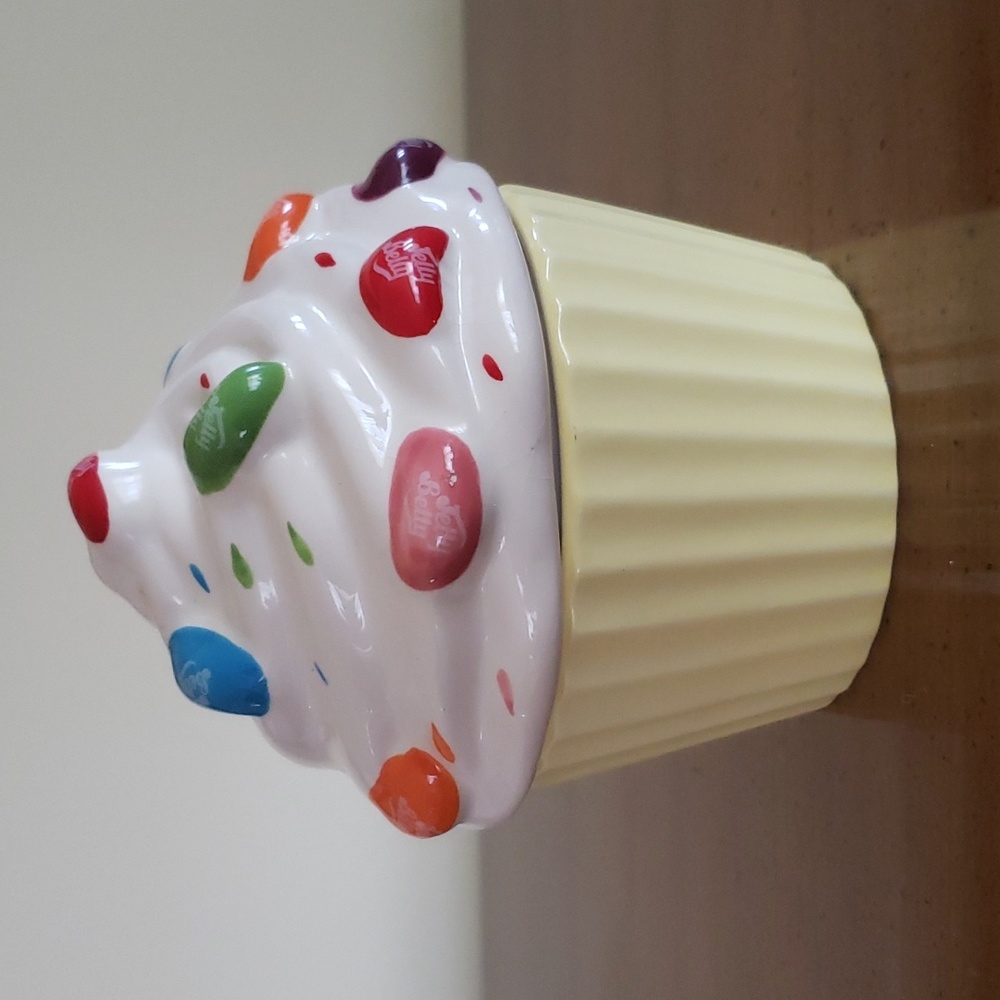 Jelly Belly jelly beans Ceramic Cupcake EUC